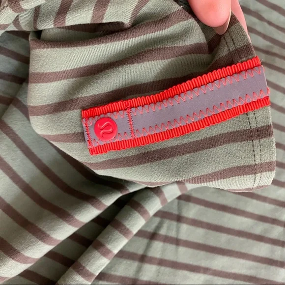 Lululemon infinity scarf - Picture 2 of 7